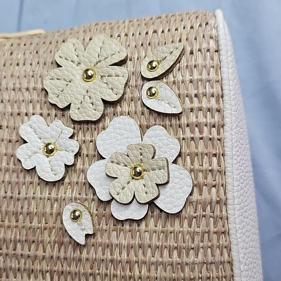 LIZ CLAIBORNE Crossbody - Picture 7 of 8